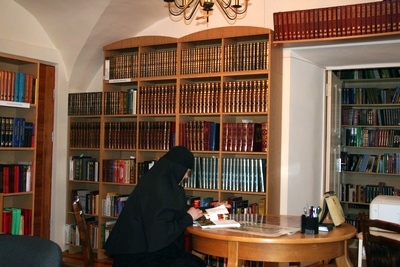 1. Монастырская библиотека